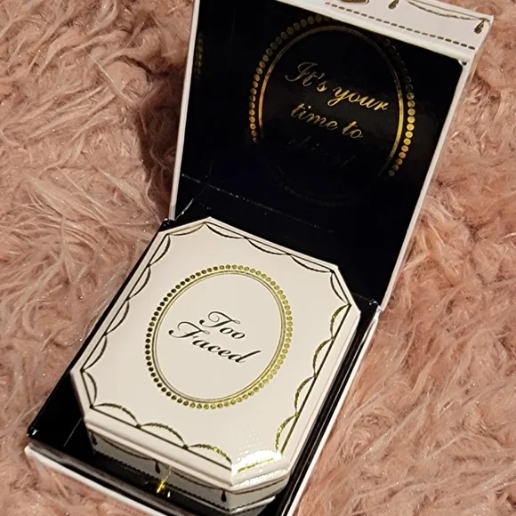 NWT Too Faced diamond highlighter